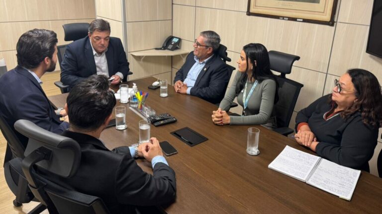 Governo do Acre obtém garantia de R$ 31 milhões do governo federal para compra de máquinas agrícolas