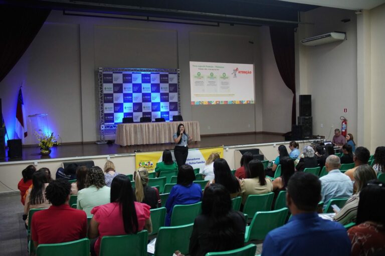 Coordenadores municipais do Bolsa Família participam de encontro formativo na Secretaria de Educação