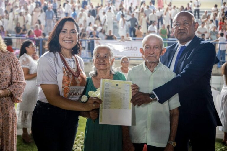 Com a presença da vice-governadora Mailza, governo do Estado e Projeto Cidadão celebram a união de 405 casais na Expo Acre Juruá