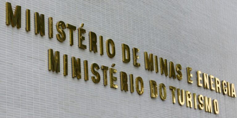 Governo garantirá gás de cozinha gratuito para 17 milhões de famílias
