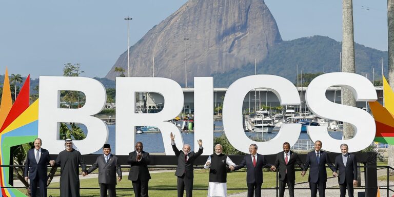 Lula diz que não recuou ideia de moeda própria do Brics