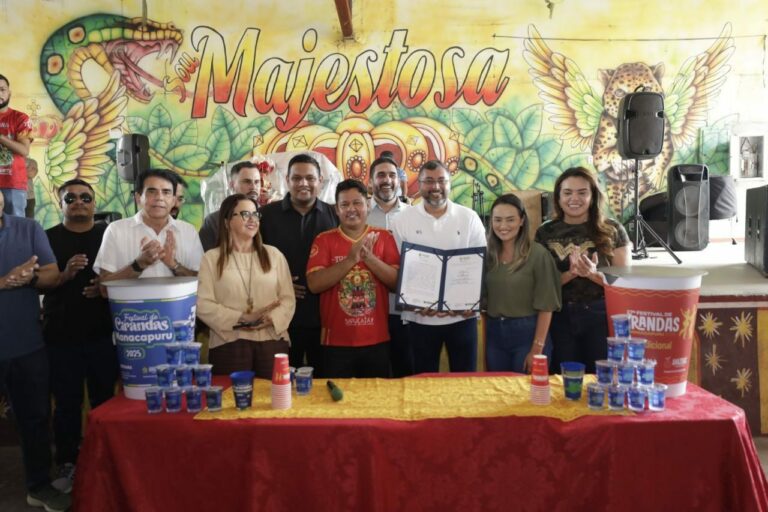 Governador Wilson Lima acompanha trabalhos das cirandas em Manacapuru e entrega EPIs e copos de água para o festival