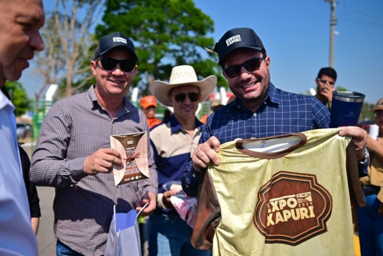 Governador Gladson Camelí prestigia cavalgada de abertura da Expo Xapuri neste sábado