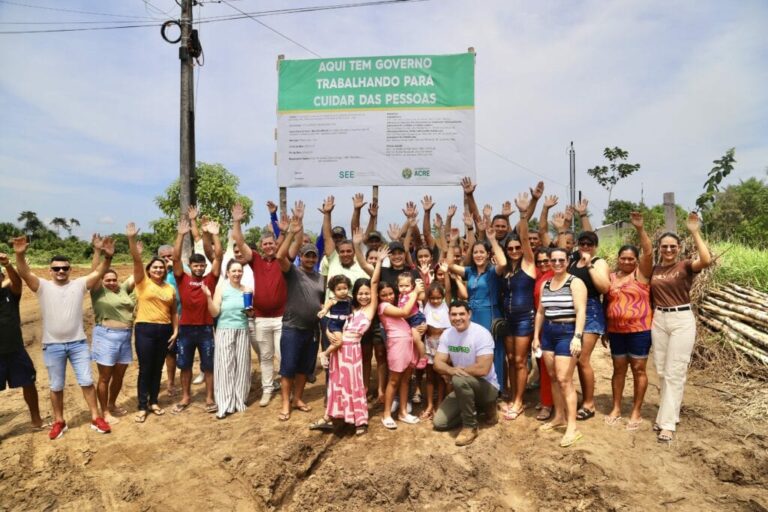 “Escola sonhada”, diz governadora em exercício Mailza ao acompanhar início das obras no Alto Pentecostes, em Mâncio Lima