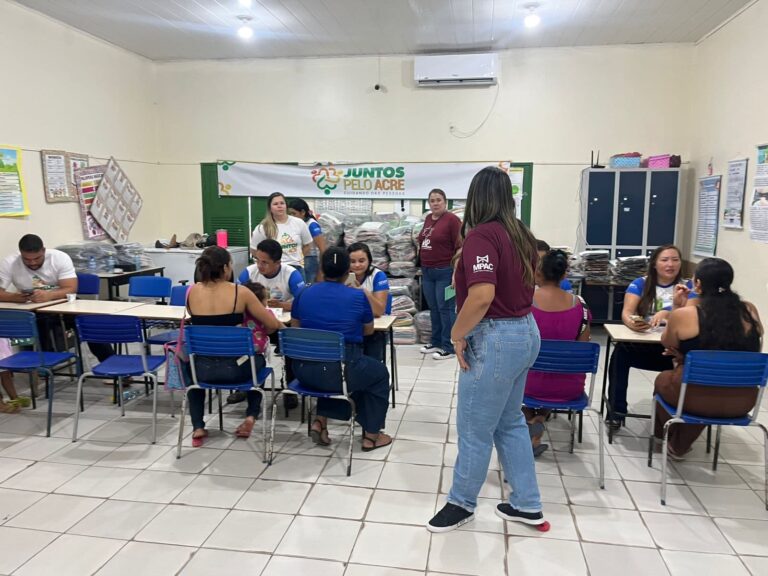 Em Tarauacá, Juntos Pelo Acre entrega 1000 kits de roupas e oferta diversos serviços assistenciais