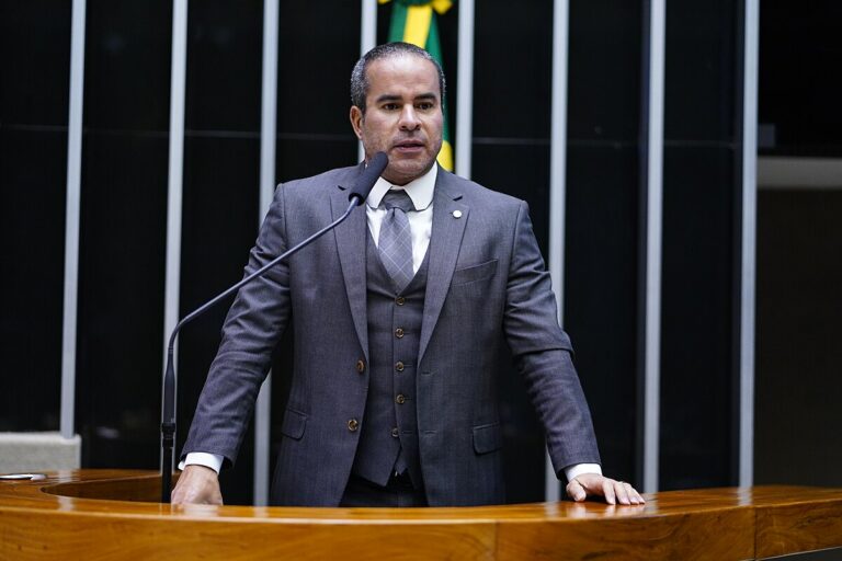 🚨 FAIXA AZUL NAS RUAS? CÂMARA APROVA PROJETO PARA MOTOCICLISTAS E MOBILIDADE URBANA 🚨