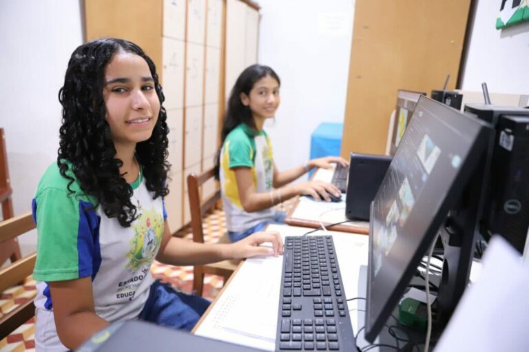 Acre lidera avanço na conectividade escolar na Região Norte