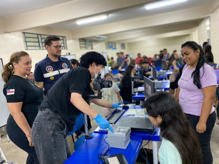 Governo Presente: SSP-AM disponibiliza atendimentos para a Carteira de Identidade Nacional, em escola na zona norte
