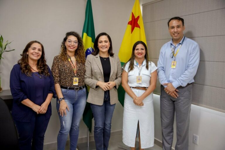 Em reunião com os Correios no Acre, vice-governadora Mailza discute ampliação de parcerias sociais