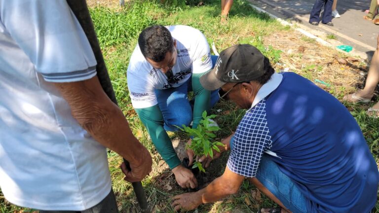 Equipe do Prosai participa de ação socioambiental no Reduto da Francesa no Dia da Árvore