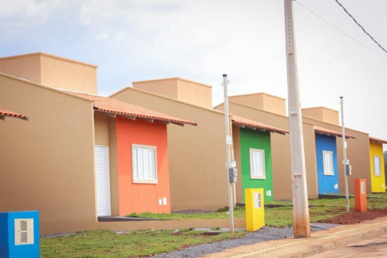 Casas a custo zero são entregues em Jesúpolis e Santa Rosa de Goiás