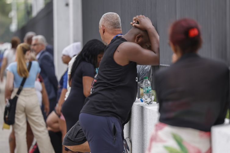 Tânia Rêgo/Agência Brasil Rio de Janeiro (RJ), 29/10/2025 - Familiares chegam ao Detran para se cadastrar para recinhecimento dos corpos
Após resgate de dezenas de corpos são trazidos por moradores para a Praça São Lucas, na Penha, zona norte do Rio de Janeiro. Operação Contençao.
Foto: Tânia Rêgo/Agência Brasil
