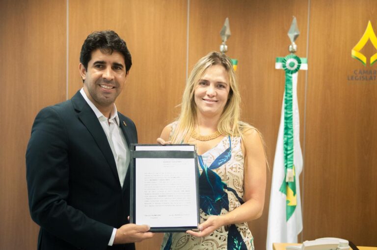 💣 Vai fechar a Caixa do Sudoeste?! Deputado Roosevelt entra em campo e chama a governadora Celina pro jogo!