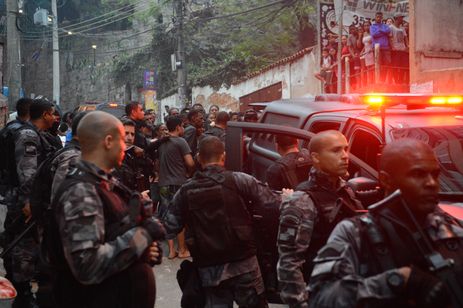 Rio de Janeiro - Operação policial após ataques às bases das Unidades de Polícia Pacificadora (UPP) nas comunidades do Cantagalo e Pavão-Pavãozinho, em Copacabana. (Fernando Frazão/Agência Brasil)