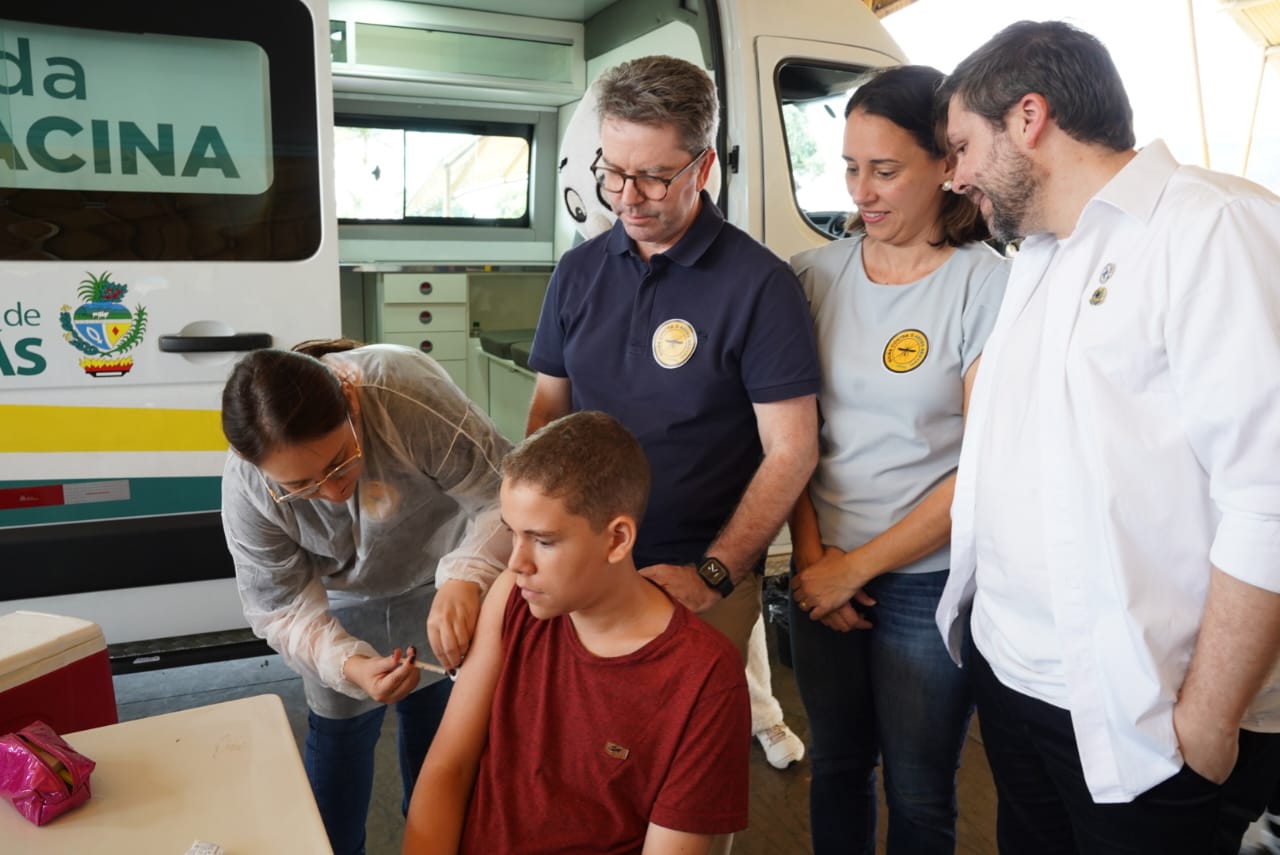 vACINAÇÃO NO Dia D de Mobilização Nacional contra a Dengue