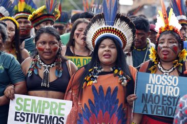 Bruno Peres/Agência Brasil Belém (PA), 17/11/2025 - Ministra dos Povos Indígenas, Sônia Guajajara, particia da Marcha Global dos Povos Indígenas - A Resposta Somos Nós, evento paralelo à COP30. Foto: Bruno Peres/Agência Brasil