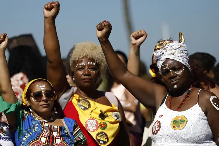 Fernando Frazão/Agência Brasil Rio de Janeiro (RJ), 27/07/2025 – XI Marcha das Mulheres Negras, em Copacabana, mobilização contra o racismo, por justiça e bem viver. Foto: Fernando Frazão/Agência Brasil