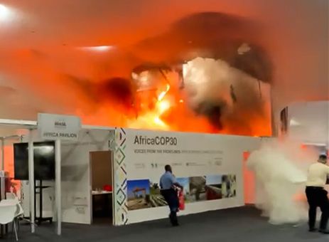 Reprodução de vídeo. BELÉM - 20/11/2025 -Incêndio em pavilhão da COP30. Foto: Reprodução de vídeo.