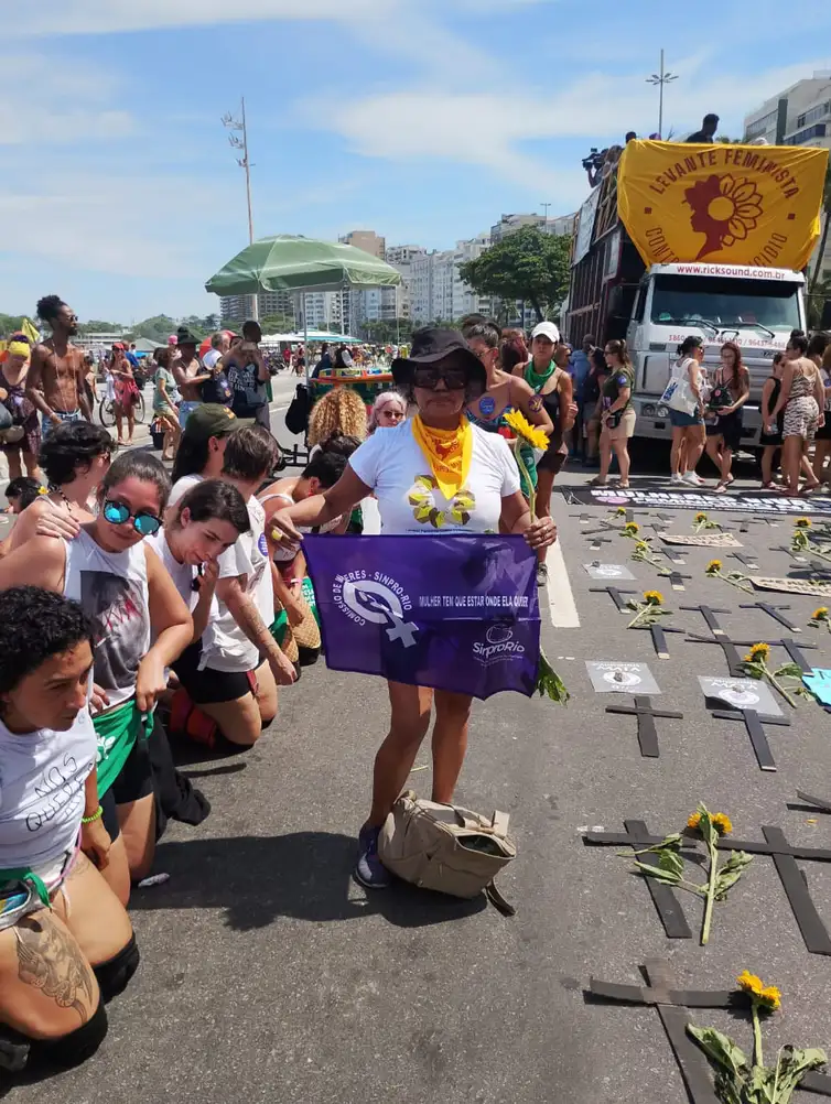 Rio de Janeiro (RJ), 07/12/2025 - Deise Coutinho professora aposentada no ato contra feminicídio 071225
Ato para denunciar o feminicídio e todas as formas de violência contra mulheres.
Foto: Cristina Indio do Brasil/Agência Brasil
