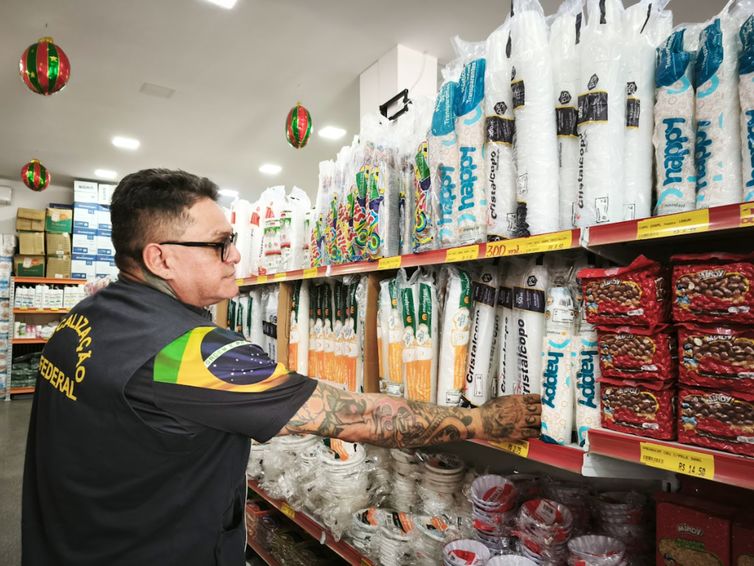 17/12/2025 - Rio de Janeiro - Inmetro identifica mais de 90 mil produtos da época do Natal irregulares, dos quais 82,4 mil eram brinquedos. Foto: Operação Natal Seguro/Inmetro