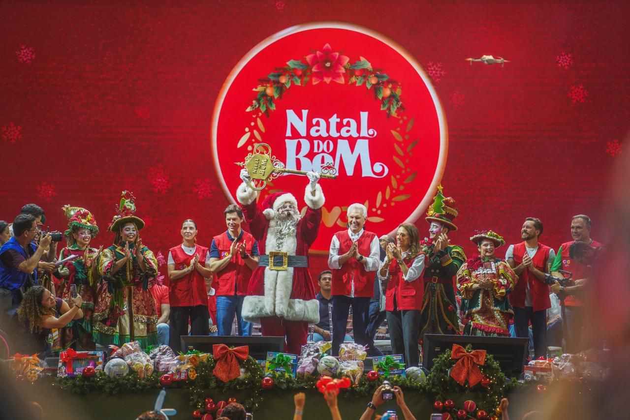 Entrega de brinquedos do Natal do Bem