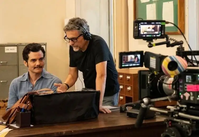 Brasília (DF), 10/04/2025 - Wagner Moura e Kleber Mendonça nas filmagens do filme O Agente Secreto. Foto: Victor Jucá/Divulgação