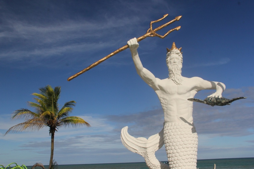 Escultura do artista plástico Artiago Amarílio Rosalino da Silva inspirada na mitologia grega. Foto: Neno Canuto/ Secom Maceió