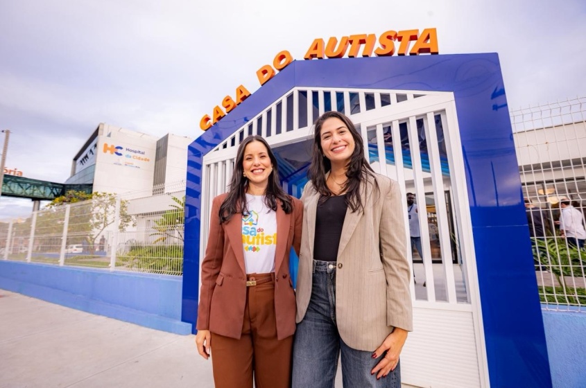 A diretora-geral da Casa do Autista, Fabiana Lisboa, e a diretora-presidente do Maceió Saúde, Camila Porciuncula, acompanham o início dos atendimentos terapêuticos na unidade. Foto: Itawi Albuquerque/Secom Maceió