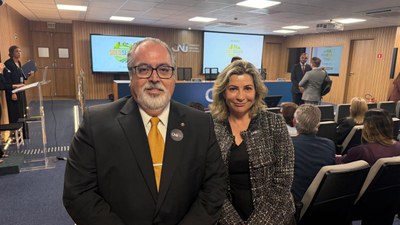 Corregedor no auditório do evento Moradias sobre as Águas