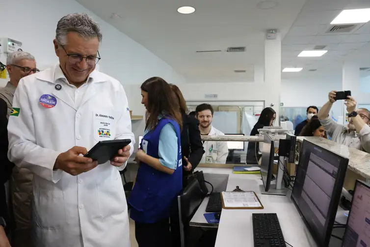 Rio de Janeiro (RJ), 27/06/2026 - O ministro da Saúde, Alexandre Padilha, inaugura a primeira Unidade de Terapia Intensiva - UTI Inteligente do país no Hospital Universitário Clementino Fraga Filho - HUCFF, na Cidade Universitária. Foto: Rovena Rosa/Agência Brasil