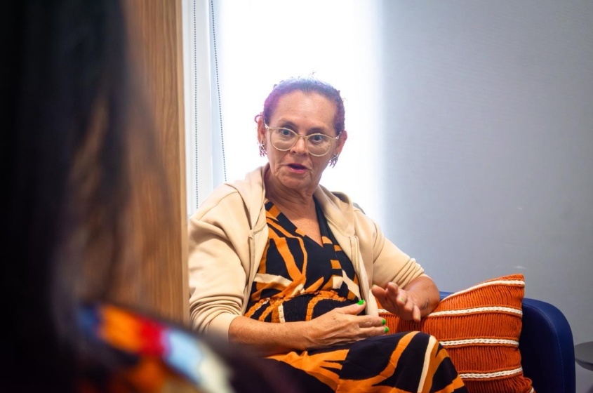 Ancieser Maria Solto Borges é avó de João Lucas, que é autista, e também passou a ser acolhida na Casa TEA. Foto: David Silas/Ascom Maceió Saúde