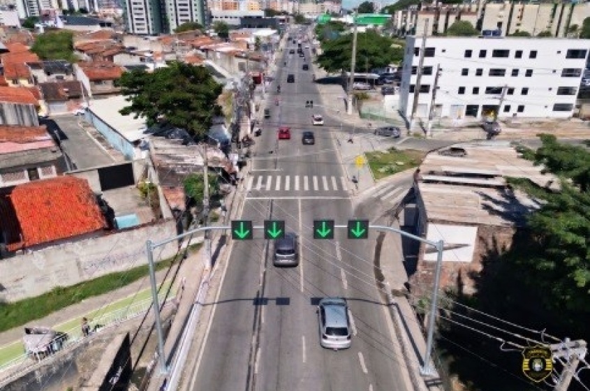 Av. Gustavo Paiva segue com quatro faixas das 19h às 16h e também aos sábados e domingos. Imagem/DMTT