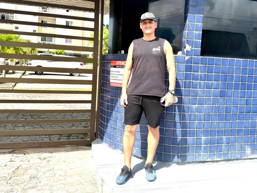 Morador Paulo Emanuel,  acompanha as mudanças e acredita que a praça será um novo ponto de encontro para as famílias.  Foto: Isabella Vieira/Ascom Seminfra