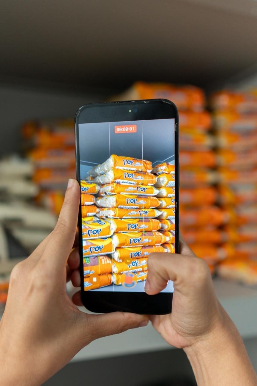 Experimentar novos alimentos ajuda a criança a desenvolver autonomia e a compreender melhor a importância de uma alimentação saudável.  Foto: Ascom Semed