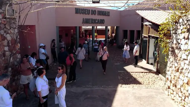 14/10/2026 - Caminhos da Reportagem- Serra da Capivara. No Dia do Piauí, o Caminhos da Reportagem exibe uma produção da TV Antares e revela a história e as belezas do Parque Nacional Serra da Capivara. Museu do Homem Americano preserva a pré-história do PI .  Foto: Frame/Caminhos da Reportagem