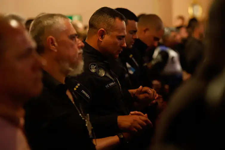 Rio de Janeiro (RJ), 06/11/2025 – Missa de sétimo dia em homenagem aos policiais civis e militares mortos na Operação Contenção, no Theatro Municipal. Foto: Fernando Frazão/Agência Brasil