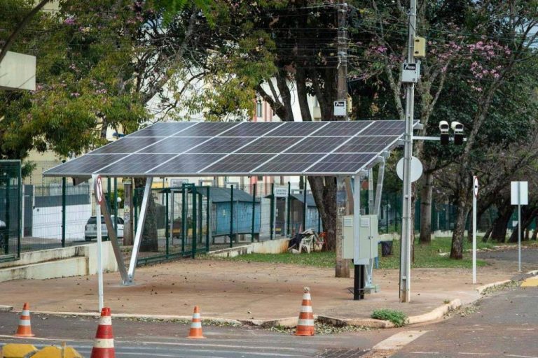 Projeto de energia solar nas  escolas inicia no fim de 2020