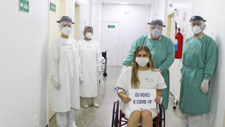 Paciente do Hospital Regional de Ponta Porã recebe alta após 11 dias de internação para tratar da Covid-19