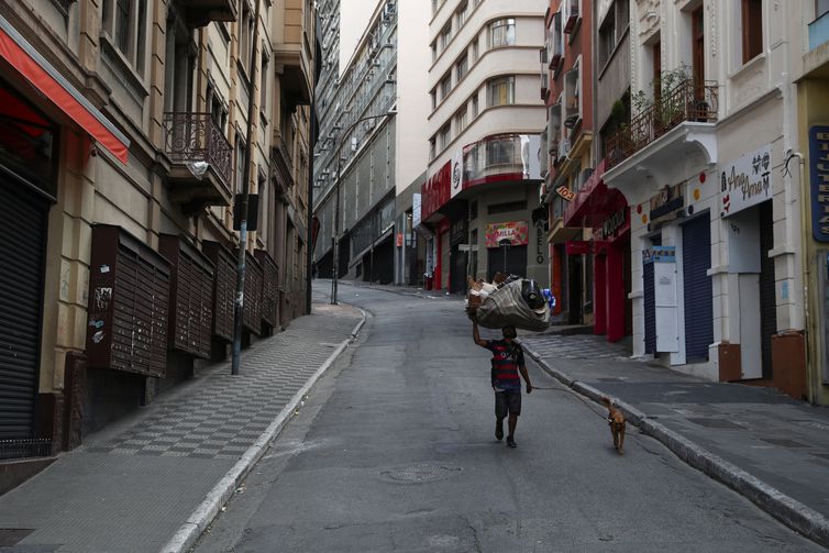 São Paulo: covid-19 está 2,5 vezes mais presente em bairros pobres