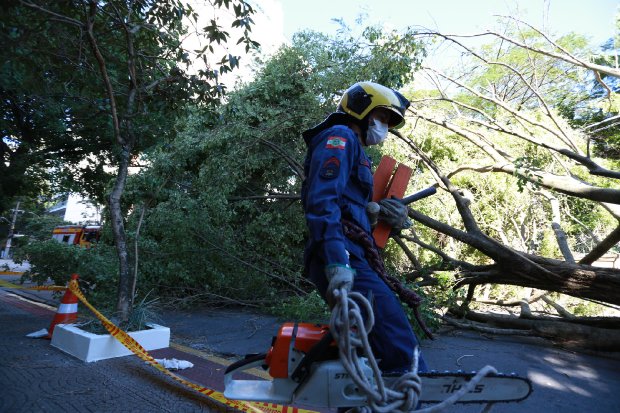 Ciclone em SC: Corpo de Bombeiros Militar registra quase cinco mil chamadas para atendimento