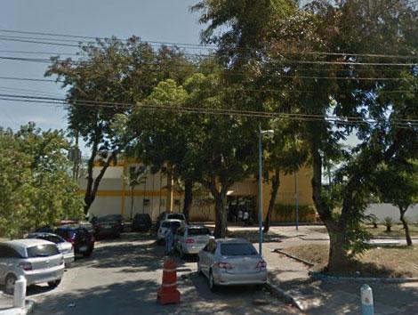 Dois homens foram presos e um adolescente apreendido roubando carga em São Gonçalo
