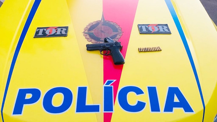 PMDF encontra pistola dentro de carro em Planaltina