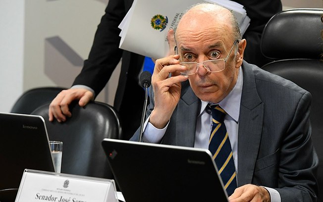 Lava Jato cumpre mandados contra senador José Serra