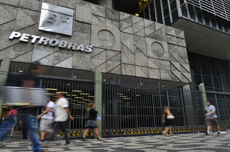 Programas de demissão da Petrobras têm mais de 10 mil inscritos