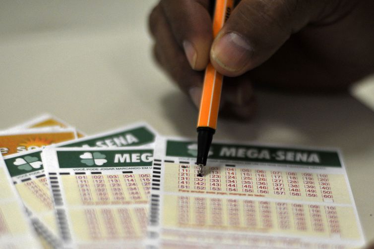 Sorteio da Mega-Sena pode pagar hoje prêmio de R$ 27 milhões