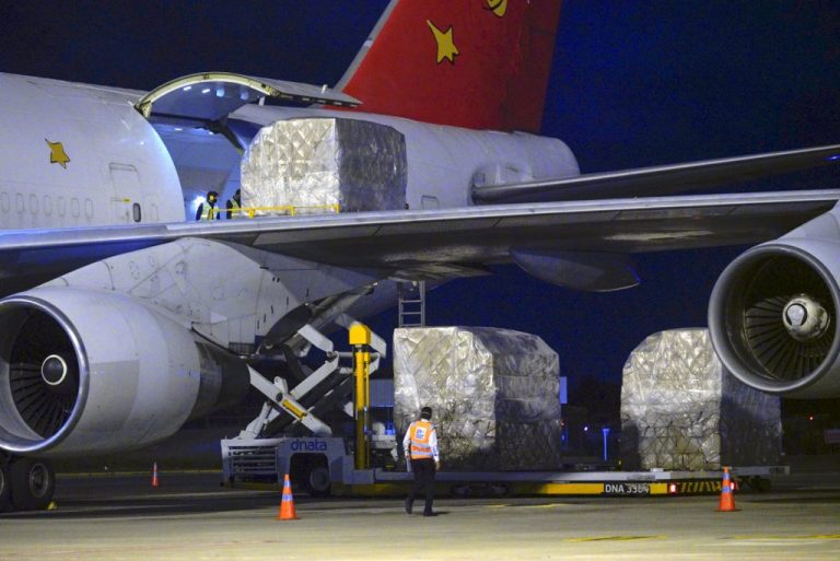 Avião com mais 70 toneladas de equipamentos de proteção individual (EPIs) chega ao Ceará