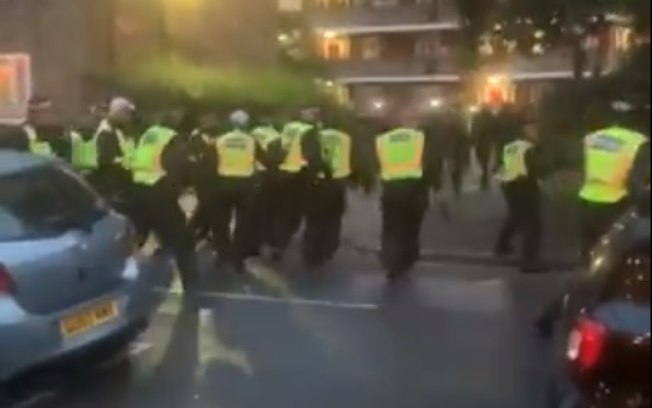 Sete policiais são feridos ao tentar acabar com festa ilegal em Londres; assista
