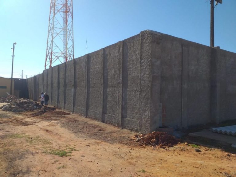 Agepen dobra altura do muro do presídio de Caarapó para reforço na segurança