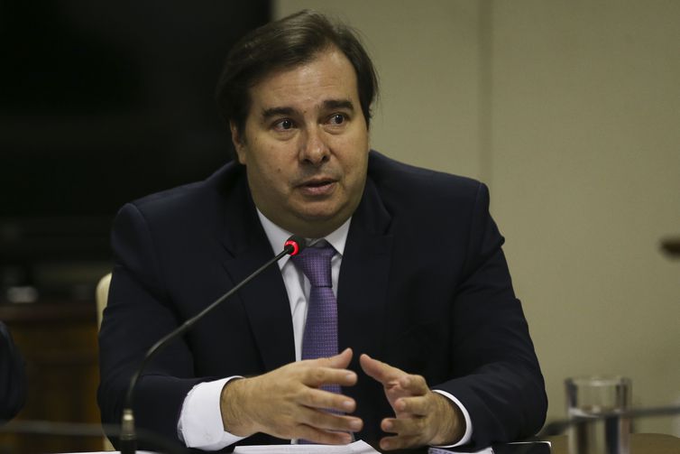 Rodrigo Maia defende importância de sindicatos