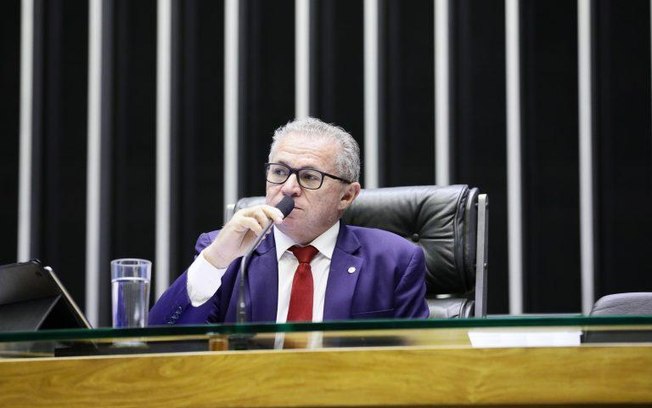 Deputado federal Assis Carvalho morre no Piauí